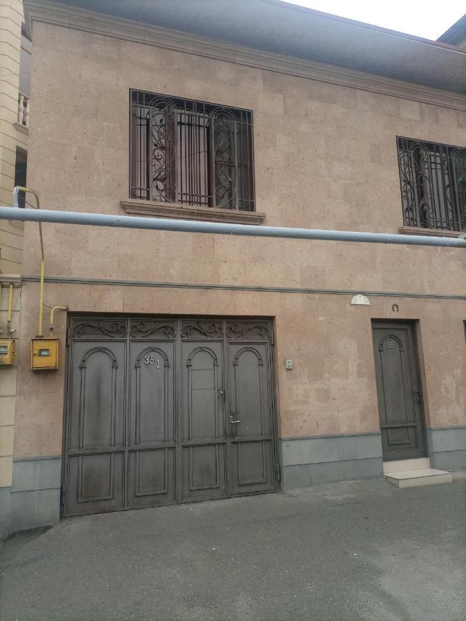 Hero Hostel Yerevan Exterior photo